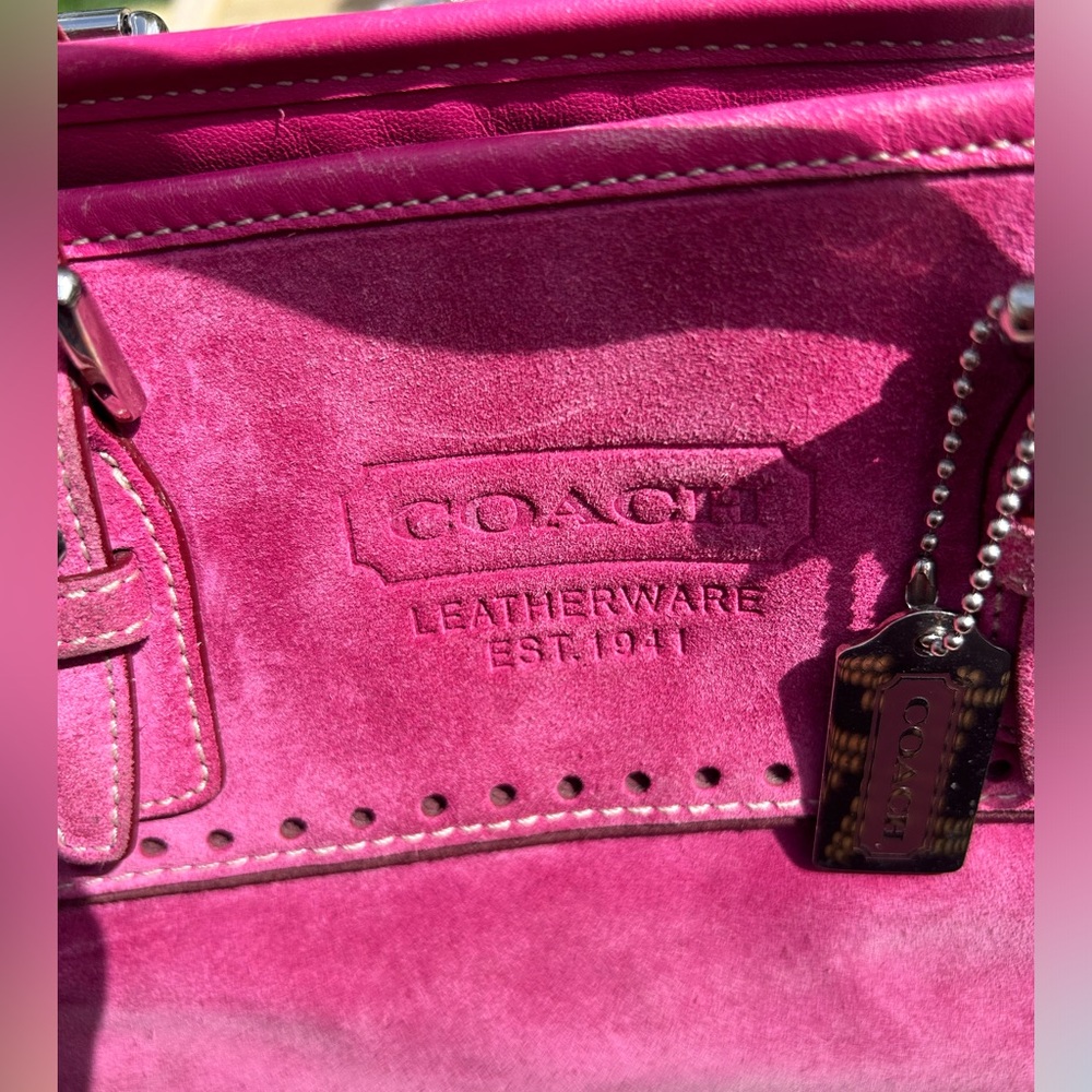 Rose Leatherware Suede Coach - Picture 6 of 8